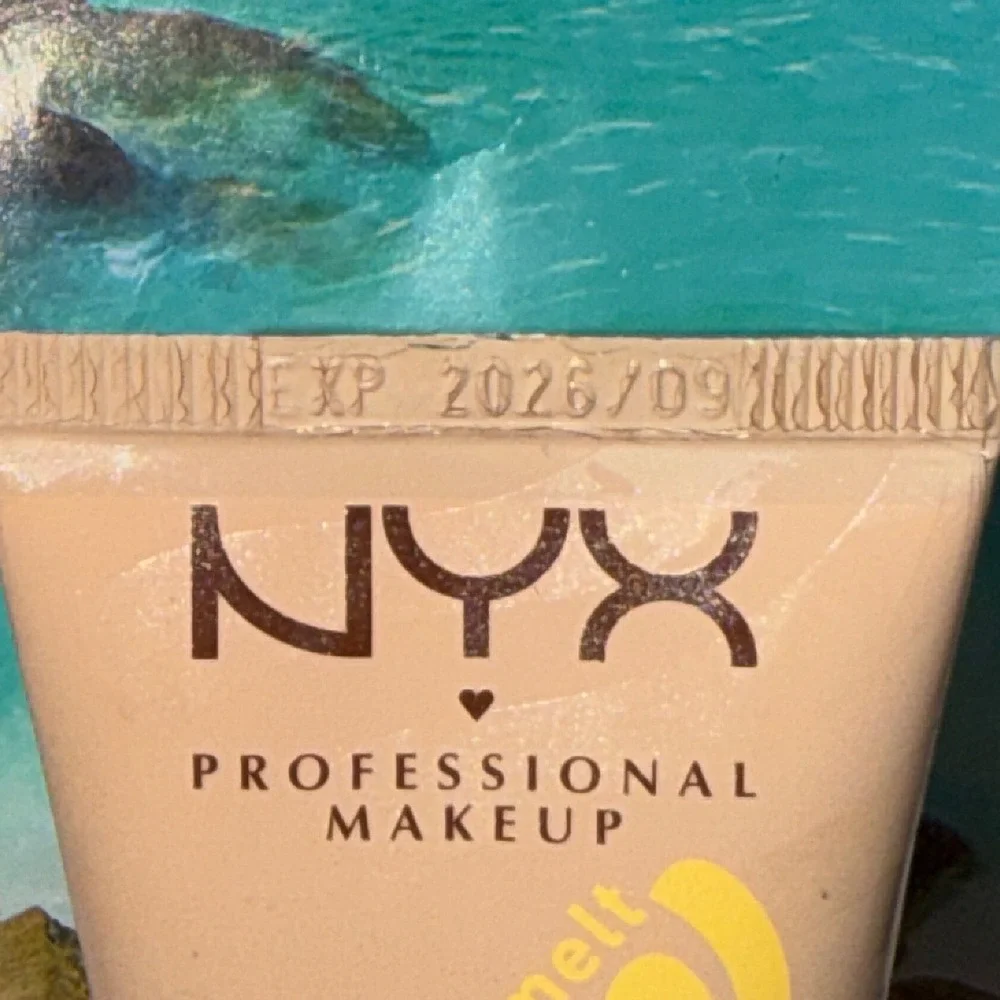 NYX Buttermelt Glaze Soft Glow Skin Tint SPF 30 02 Vanilla Bean Butta 1oz New